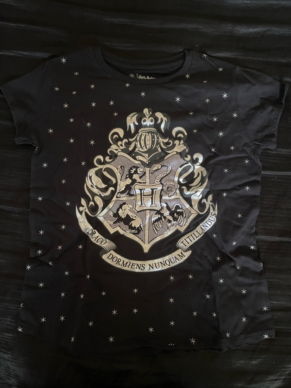 Harry Potter Hogwarts Crest Black Metallic Tee